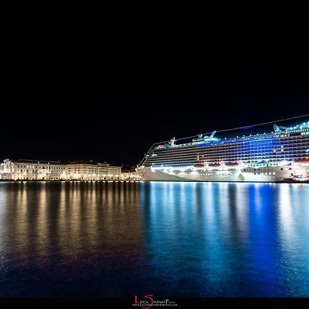 Apartamento The House Of Joy - Luminoso - Clima - Balcone Trieste Exterior foto